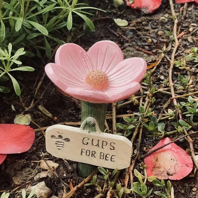Flower-Shaped Resin Bee Watering Station, Pink - Main
