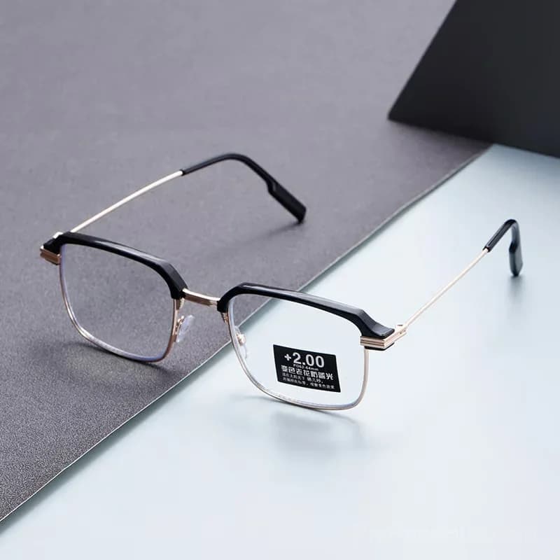 Auto-Adjusting HD Reading Glasses, Gold Frame - Alt