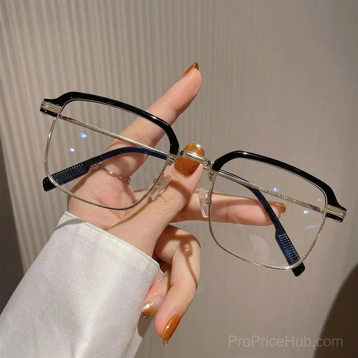 Auto-Adjusting HD Reading Glasses - View 10